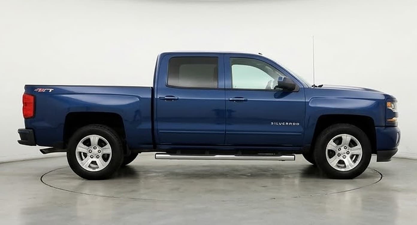 2017 Chevrolet Silverado 1500 LT — side profile